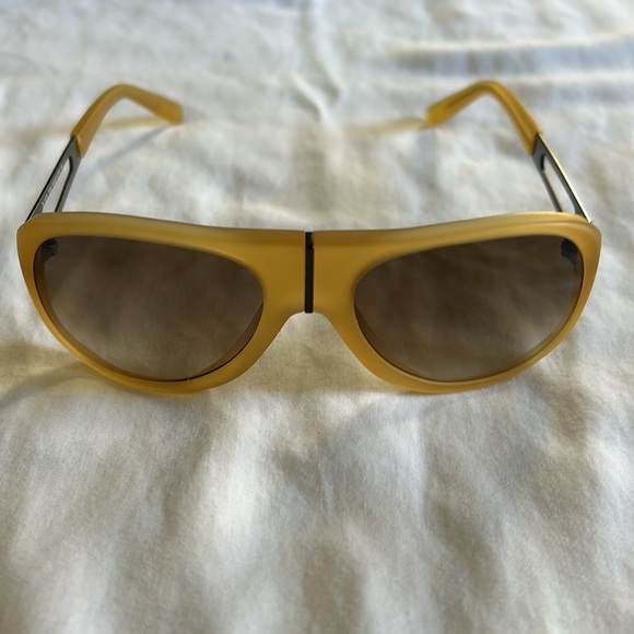 TOD’s Camel/Brown driving Sunglasses with Case - Picture 5 of 10